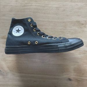 Chuck Taylor All Star Men’s 10.5. Never worn outside